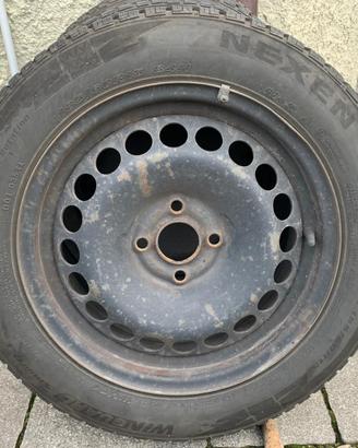 4 gomme da neve con cerchi in lamiera