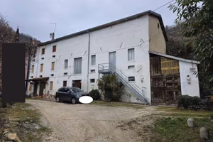Immobile in asta di 31018 m² con 3 locali a Vittor