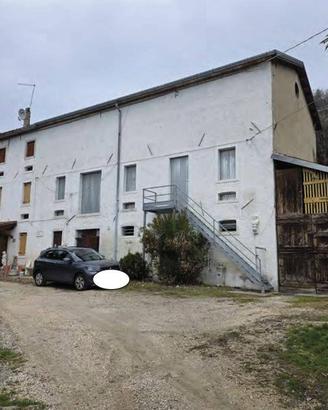 Immobile in asta di 31018 m² con 3 locali a Vittor