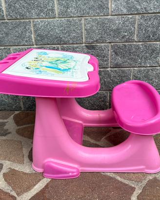 Tavolino con seduta e  con porta oggetti