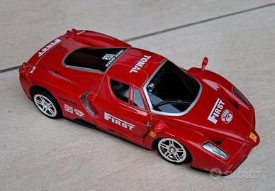Modellini Ferrari in plastica e metallo