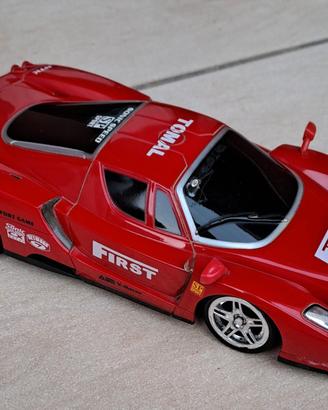 Modellini Ferrari in plastica e metallo
