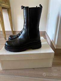 Stivali neri in pelle Divine Follie 37