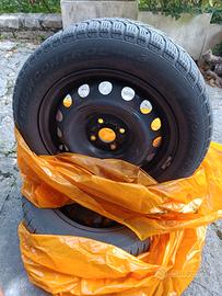 Cerchi in ferro Yaris con gomme Invernali 