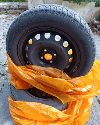 Cerchi in ferro Yaris con gomme Invernali 