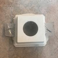 Spot / faretto in gesso bianco