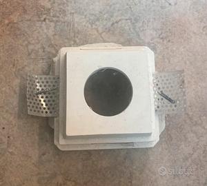 Spot / faretto in gesso bianco