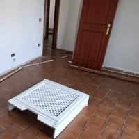 5 porte in legno + battiscopa + copri termosifoni