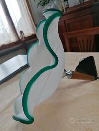 Lampadario in vetro bianco con bordi verdi