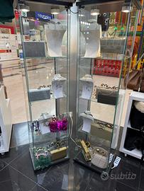 vetrine con luci interne