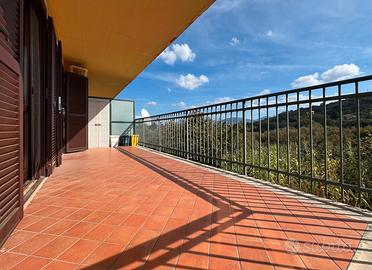 VIALE ITALIA : QUADRILOCALE con TERRAZZINO