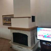 Caminetto in marmo di Orosei