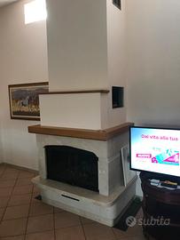 Caminetto in marmo di Orosei