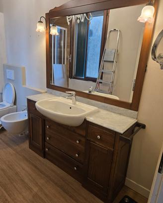 mobile da bagno con specchio