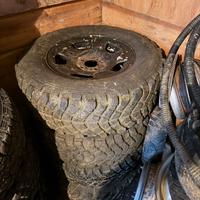 cerchi e gomme cherokee