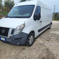 Nissan NV 400