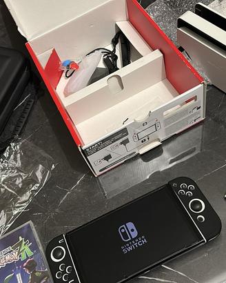 V Nintendo switch +acc con gioco pokemon