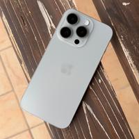 iPhone 15 pro 256gb  SPLENDIDO