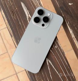 iPhone 15 pro 256gb  SPLENDIDO