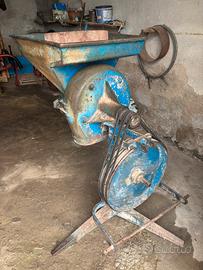 Molino per macinare mais e cereali