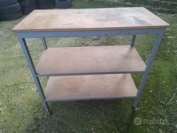 Banco da lavoro con ruote 