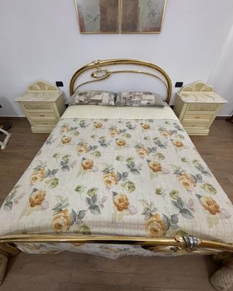 Camera matrimoniale con letto in ottone