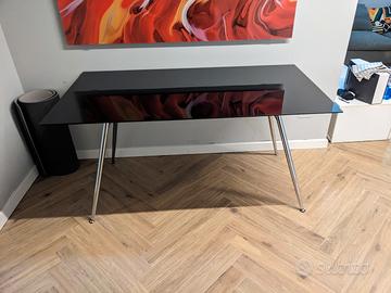 Scrivania 150x80 cm con top in vetro nero