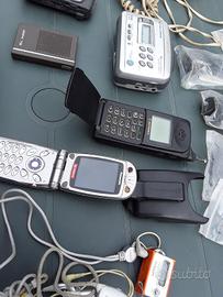 telefoni, walkman, radio, tutto vintage