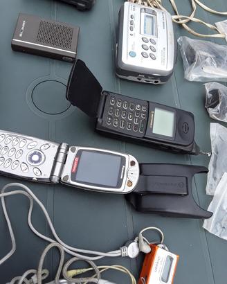 telefoni, walkman, radio, tutto vintage
