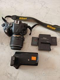 Nikon D5200 + Obiettivo 18-55mm VR + Battery Grip