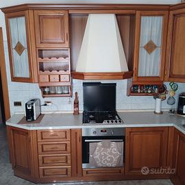 Cucina stile classico in legno massello