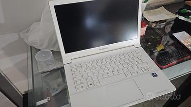 Samsung 905S (NP905S3G-K01IT) con Win10 attivo