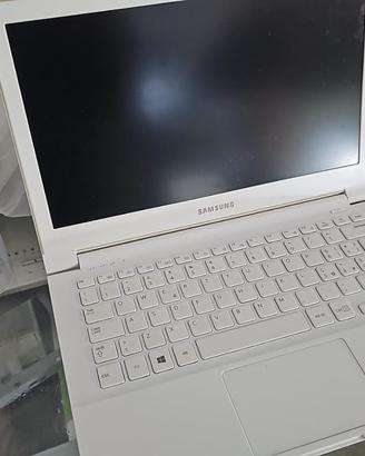 Samsung 905S (NP905S3G-K01IT) con Win10 attivo