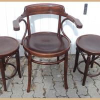 Poltrona thonet con 2 sgabelli di provenienza vien