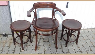 Poltrona thonet con 2 sgabelli di provenienza vien