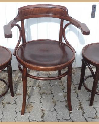 Poltrona thonet con 2 sgabelli di provenienza vien