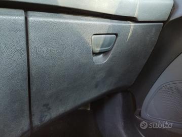 Cassetto portaoggetti FORD FIESTA del 2009