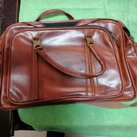 Borsoni di vario genere marrone, grigio e verdone