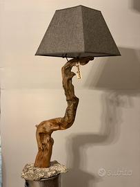 Lampada artigianale di legno