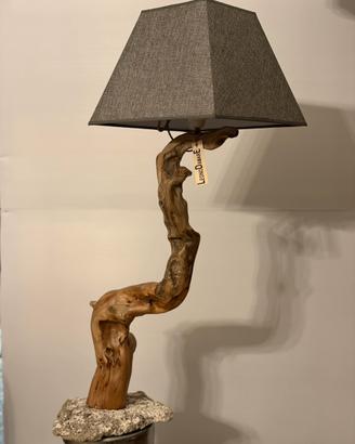 Lampada artigianale di legno