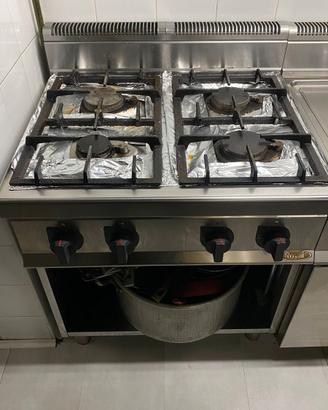 ROYAL - CUCINA A GAS 4 FUOCHI SU VANO ECO POWER