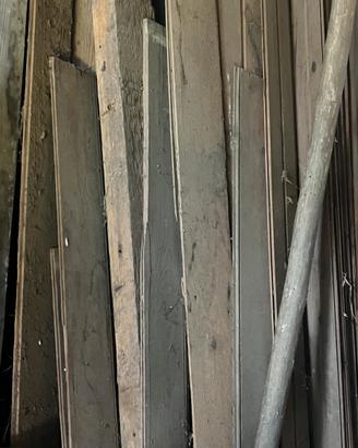 Assi legno utili per costrizione riparo animsli
