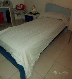 Letto singolo: struttura azzurra/blu + materasso