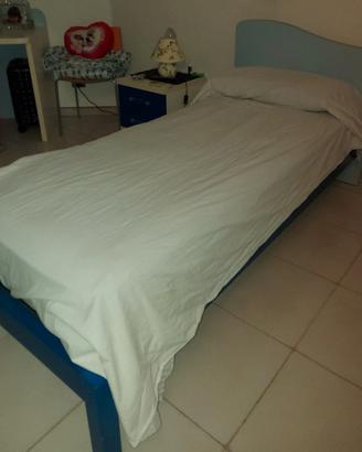 Letto singolo: struttura azzurra/blu + materasso