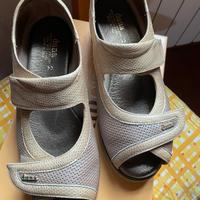 Sandali sanitari  aperti in pelle