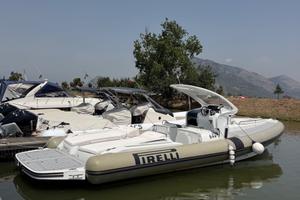 Pirelli 1100 cabin con elica di prua