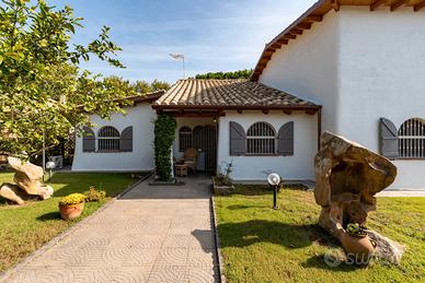 sul Mare villa 10 posti 4 camere 4 bagni 