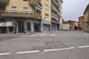 NEGOZIO A CHIERI