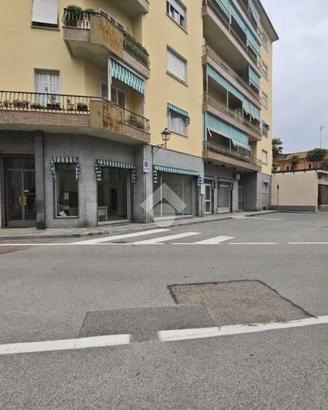 NEGOZIO A CHIERI