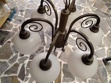 lampadari vintage, uno a 6 luci altro a 3 luci